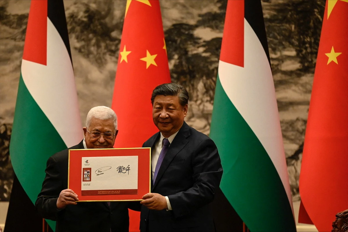 Peta interaktif yang memvisualisasikan hubungan diplomatik dan ekonomi antara Tiongkok dan Palestina, serta dampaknya terhadap konflik dengan Israel.