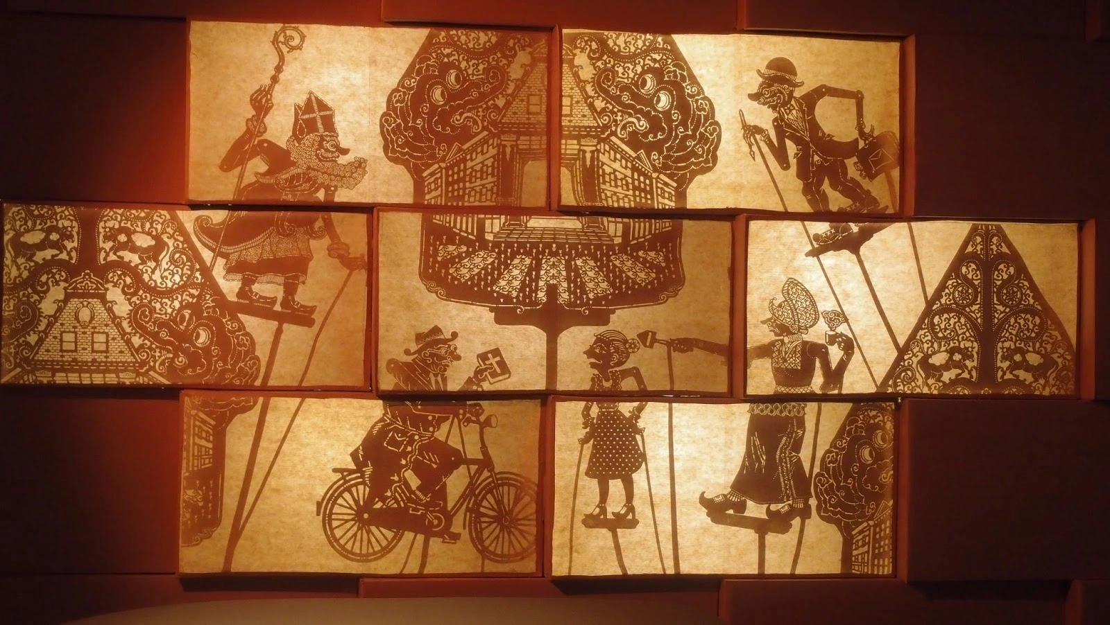 Koleksi wayang kulit yang mengesankan di Museum Wayang Jakarta.