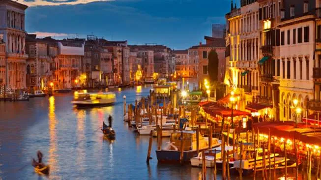 Venesia: Mengungkap Misteri Sejarah Melalui Jalan Air Legendaris