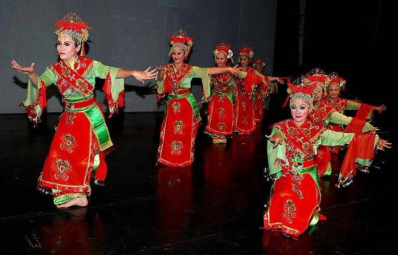 Tari Lenggang Nyai