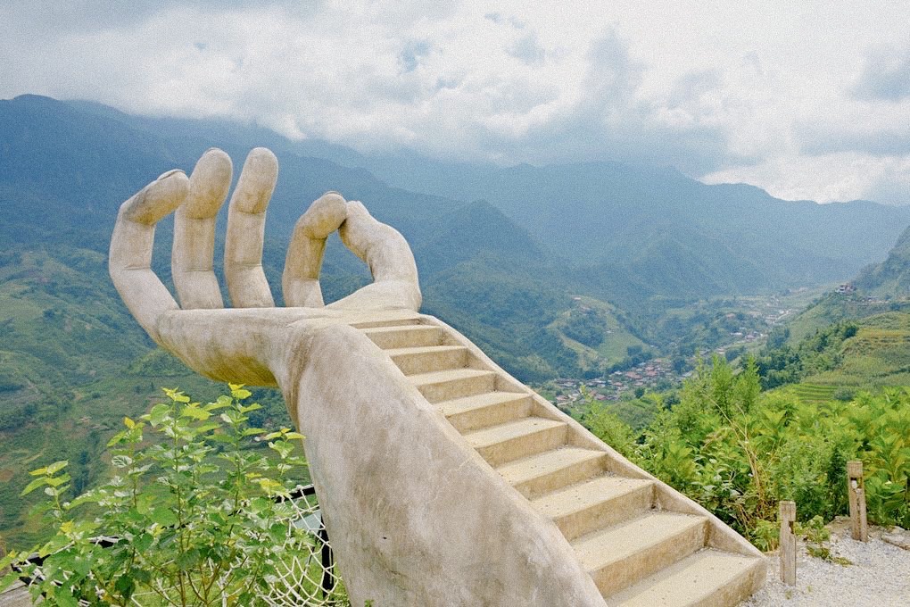 Perpaduan Alam dan Instalasi Artistik