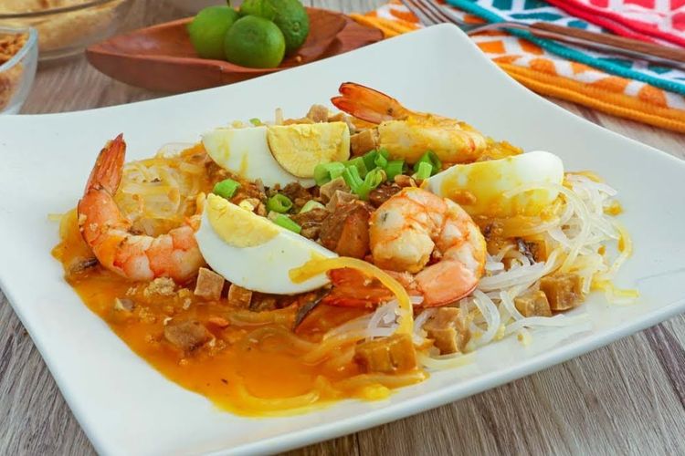 Rahasia di Balik Saus Oranye Pancit Palabok mie yang Ikonik