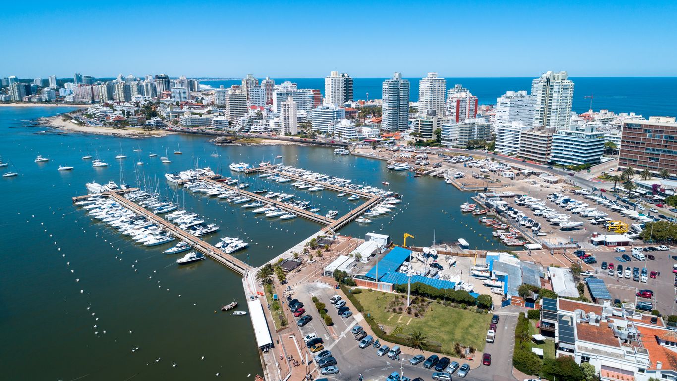 Kota Pantai Punta del Este yang Punya Dua Wajah Laut