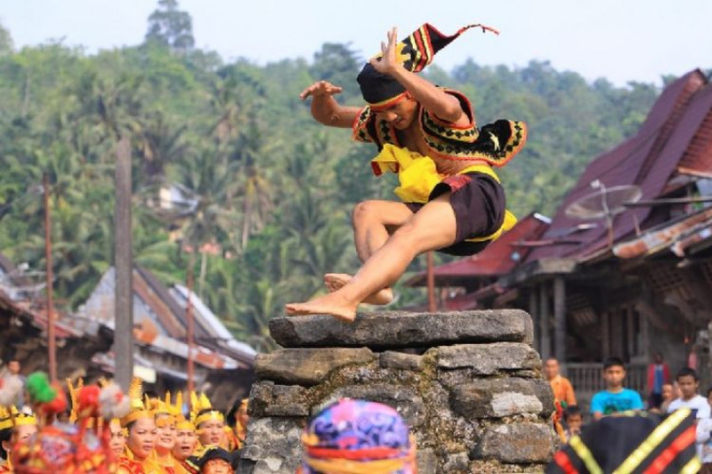 Mengenal Tradisi Fahombo